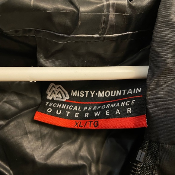 Misty Mountain Ultra Light Packer Wind Breaker - Picture 4 of 5